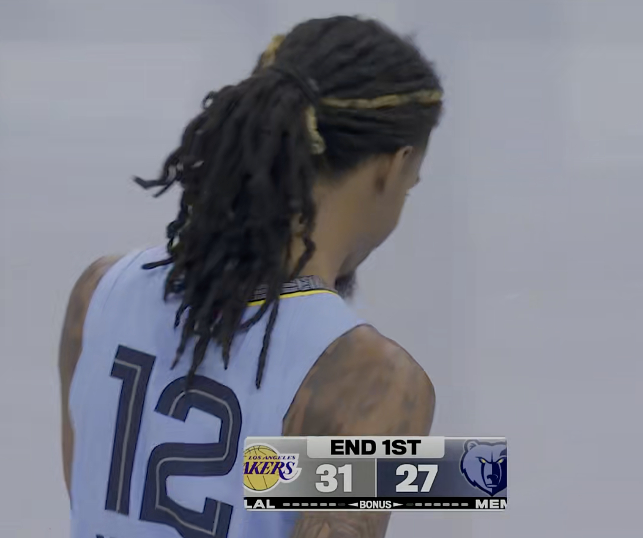 第一节结束，湖人31-27灰熊！东契奇13分4篮板1助攻，里夫斯7分1篮板1助攻