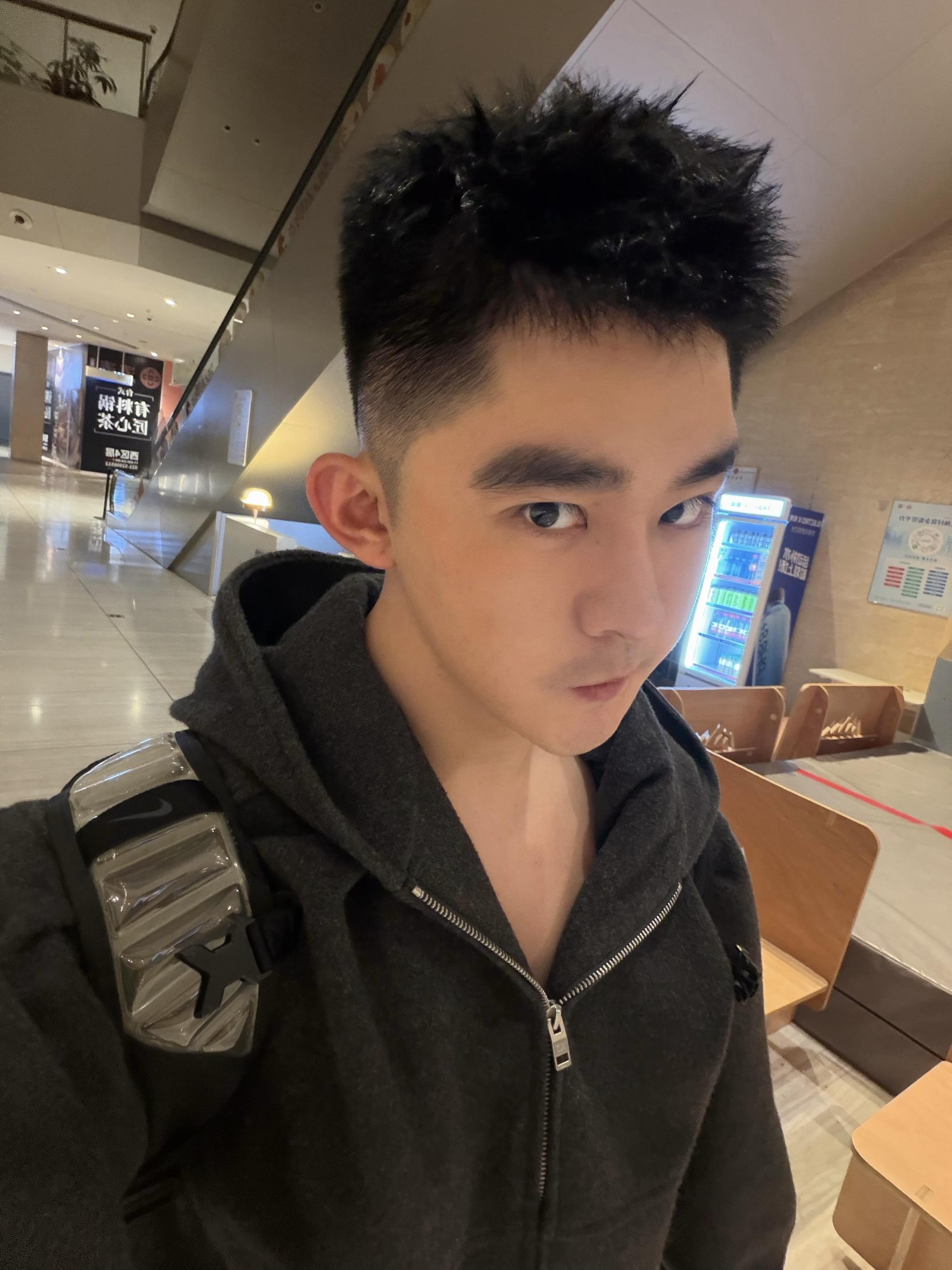 嘻嘻健身了也打游戏了