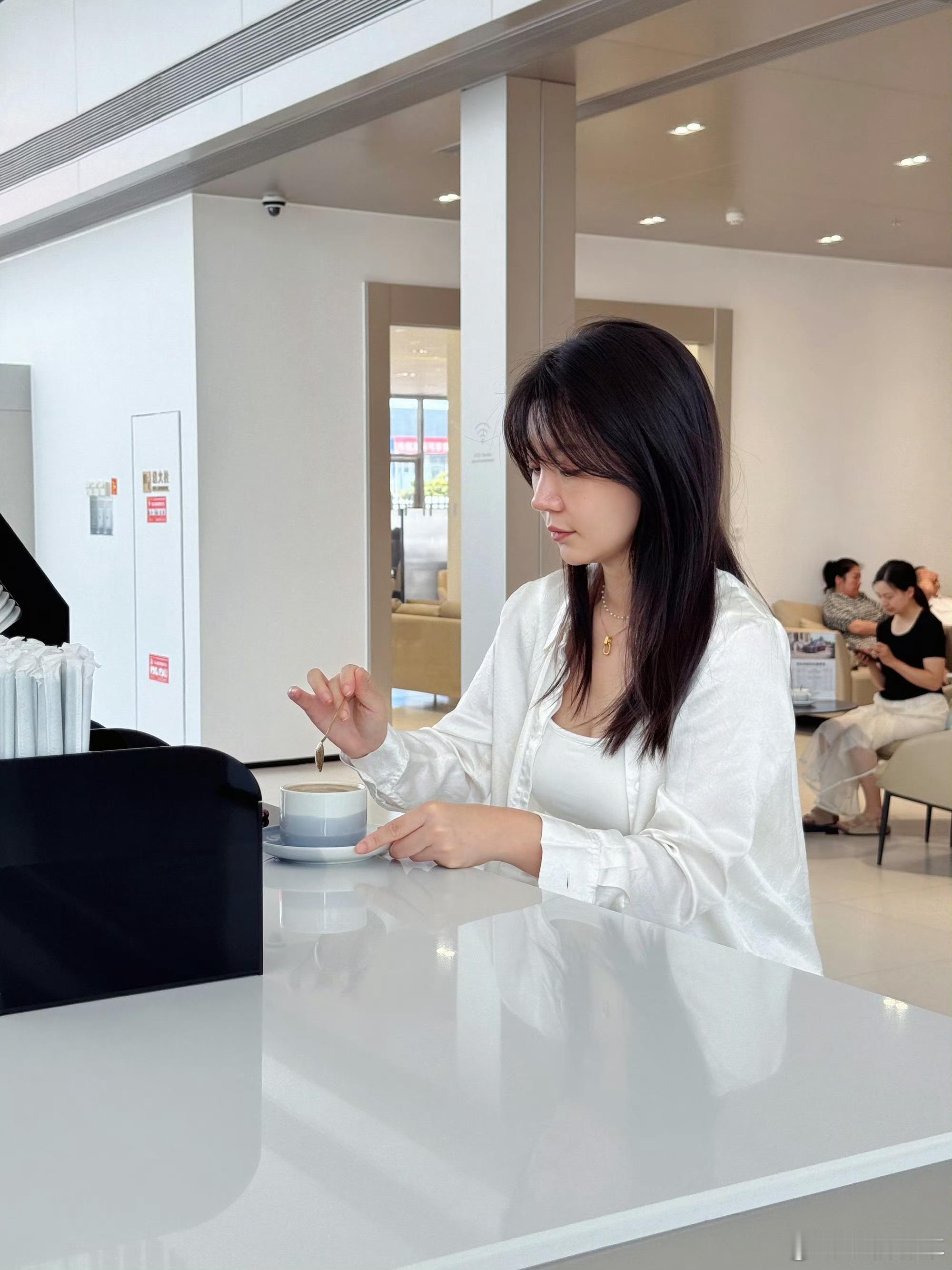 服务是买车的隐形豪华真正的豪华不再局限于车标或配置表，而是企业通过人性化服务带来