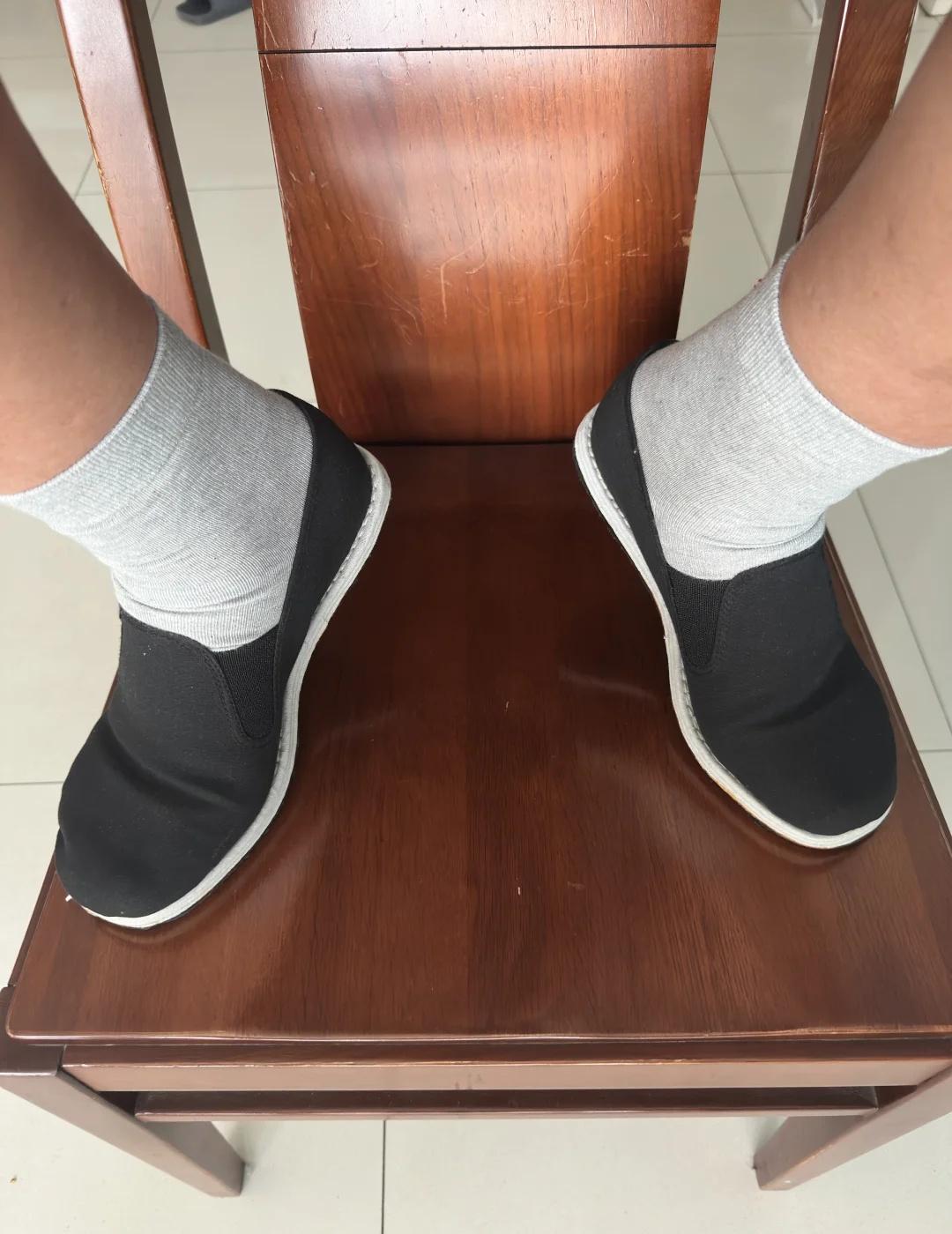 假期模式即将开启
白袜子控 布鞋 今天我穿这双鞋 一双好穿舒服鞋子的重要性 假期