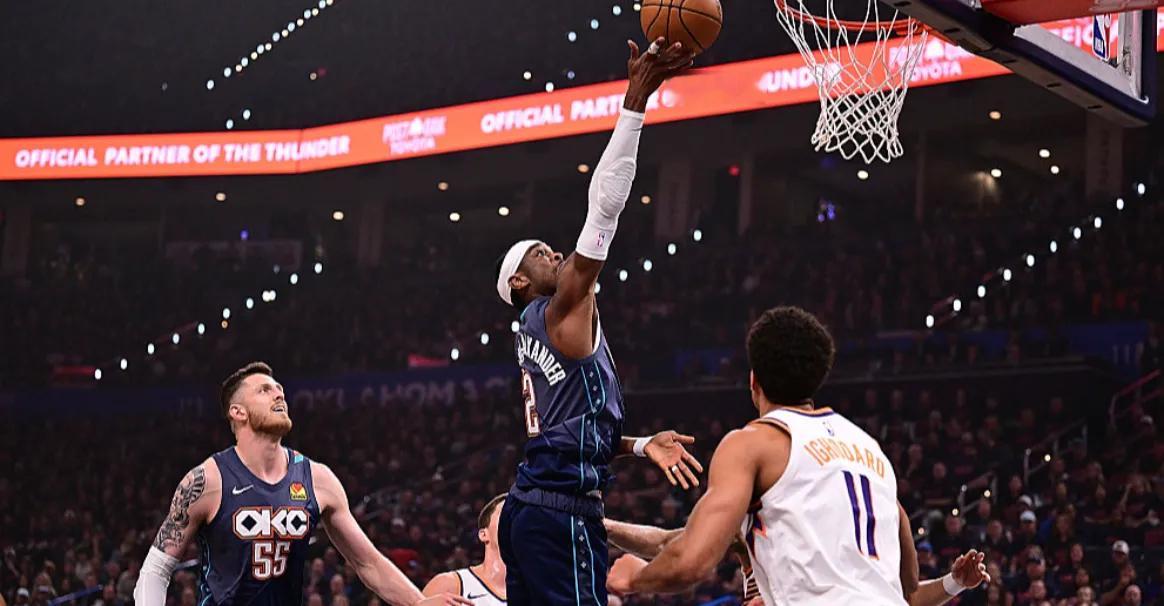 亚历山大37+5+9杰威伤退 雷霆再胜太阳系列赛2-0京时间4月23日，NBA季