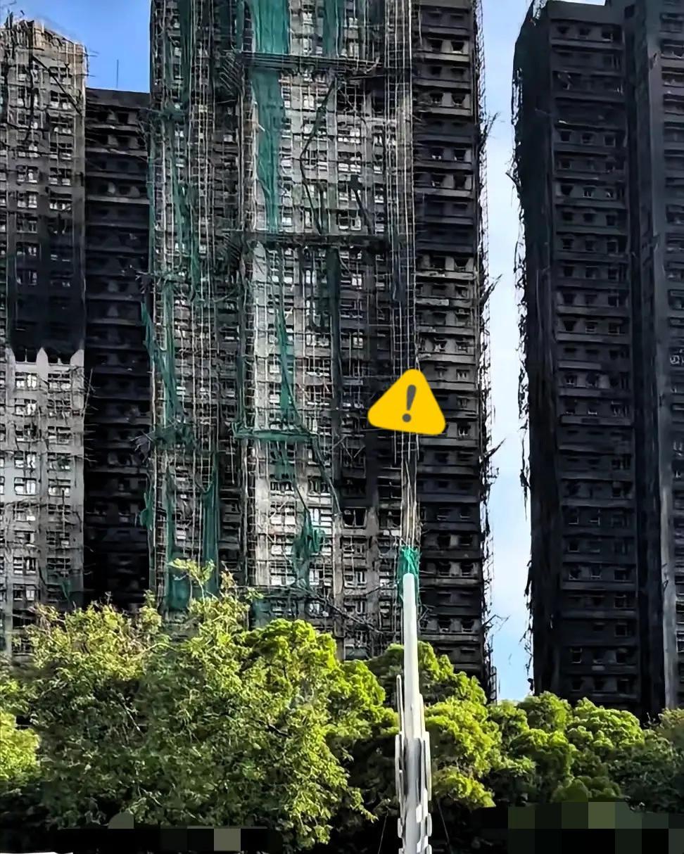 香港大埔火灾后，维修账单的数字让人心惊。

有工程师提到，这种大火后的建筑，维修