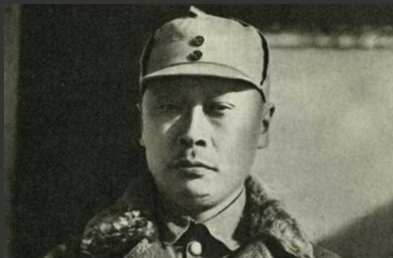 1941年，团长陈锐霆投奔新四军，夜里连挨3刀。杀手走后，伤重的他本想起身，却猛