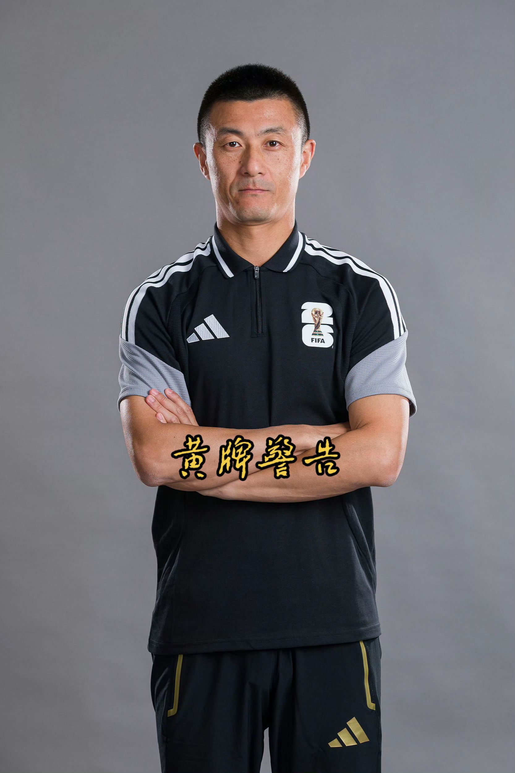 今天出门喝奶茶，等奶茶的时候就在店里看了下2026美加墨足球热身赛，突然一人跑来