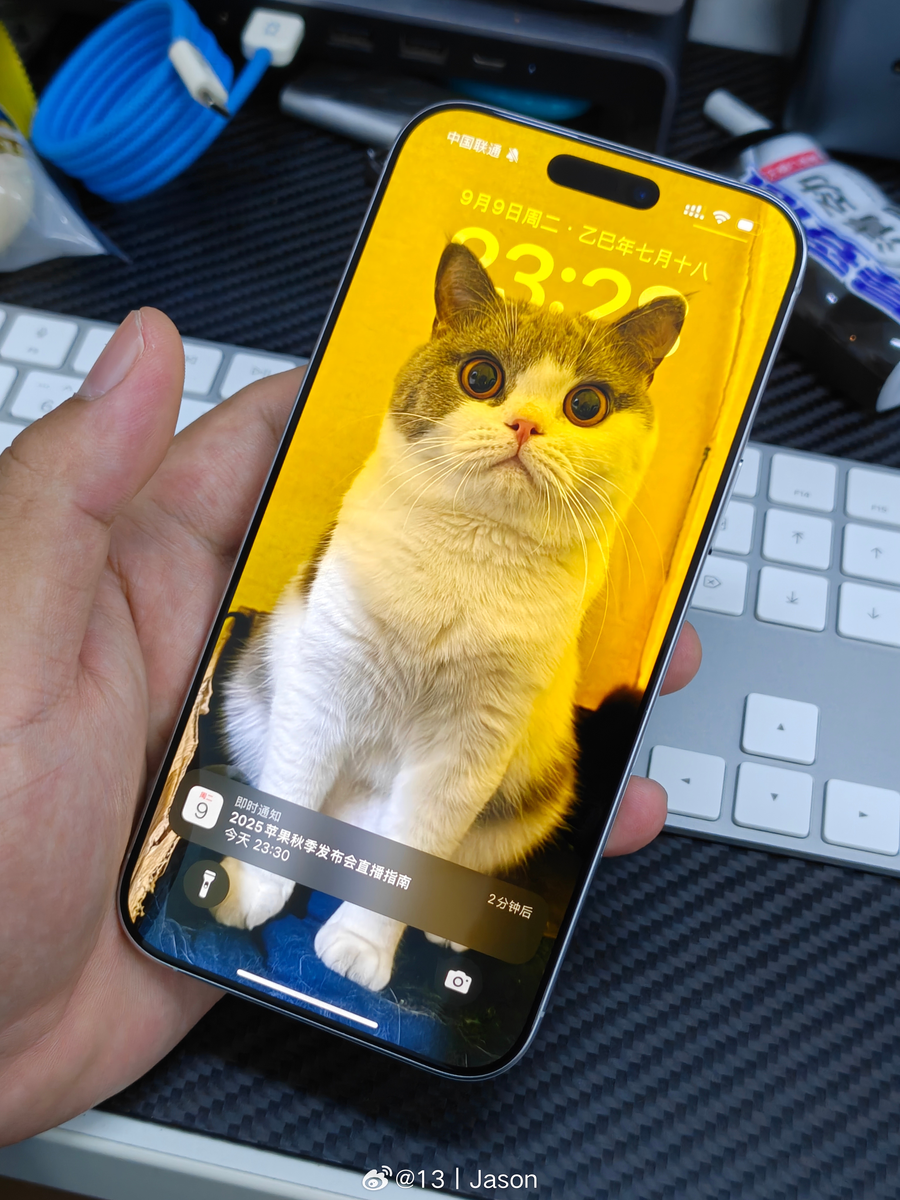 很难评，我的 iPhone 16 Pro Max 刚刚卡死了…一定要在苹果发布会