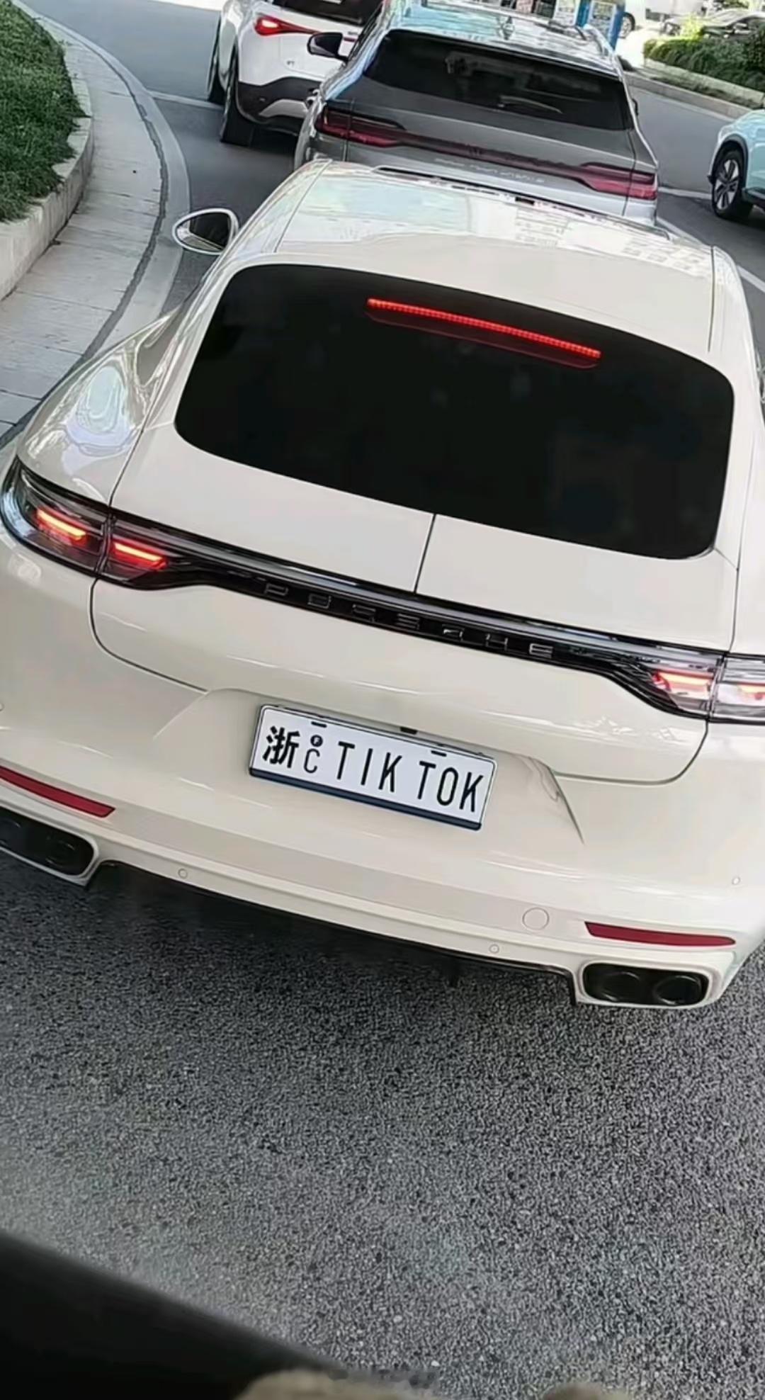 ？这是啥车牌 ​​​