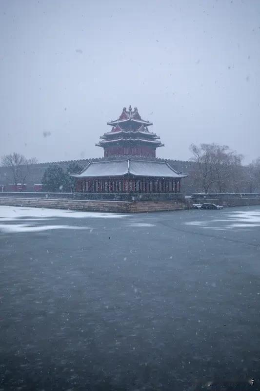 惊了！北京此次雪花缘何如此之大？
家人们，北京这场“鹅毛大雪”太震撼啦！
原来是