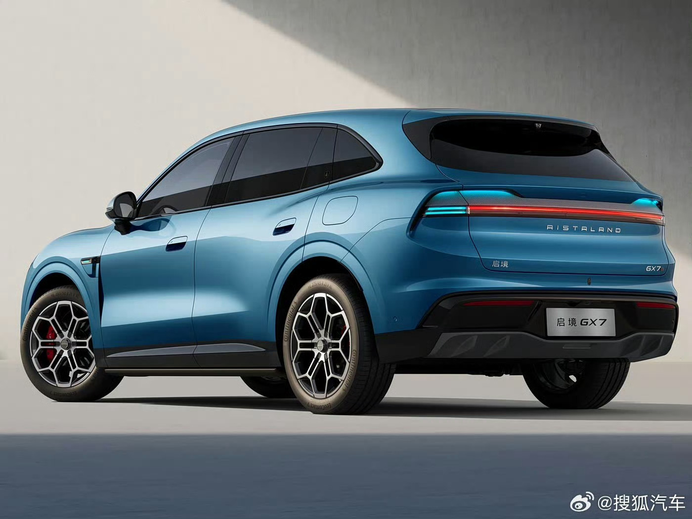 【启境GX7搭载鸿蒙座舱6 下半年上市】新车定位中大型SUV，车内采用中控与副驾