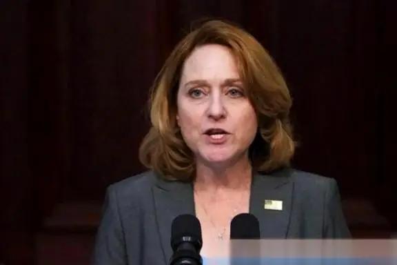美国国防部前副部长凯瑟琳・希克斯一番话把台海的未来安排得明明白白，从 2027 