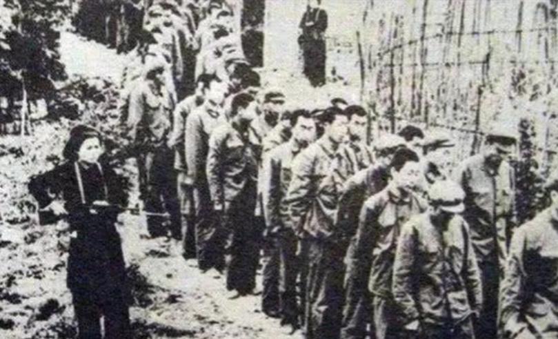 1979年战俘交换，二百余名战士归国。刚跨过边境，许世友下令：连长、指导员移交军