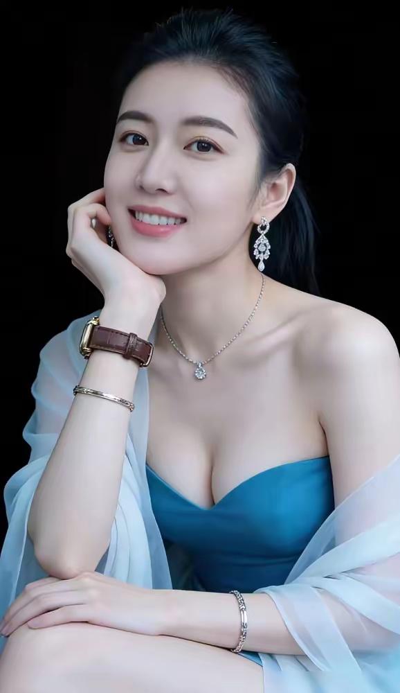 上联：风风雨雨皆笑对
下联：坎坎坷坷亦从容