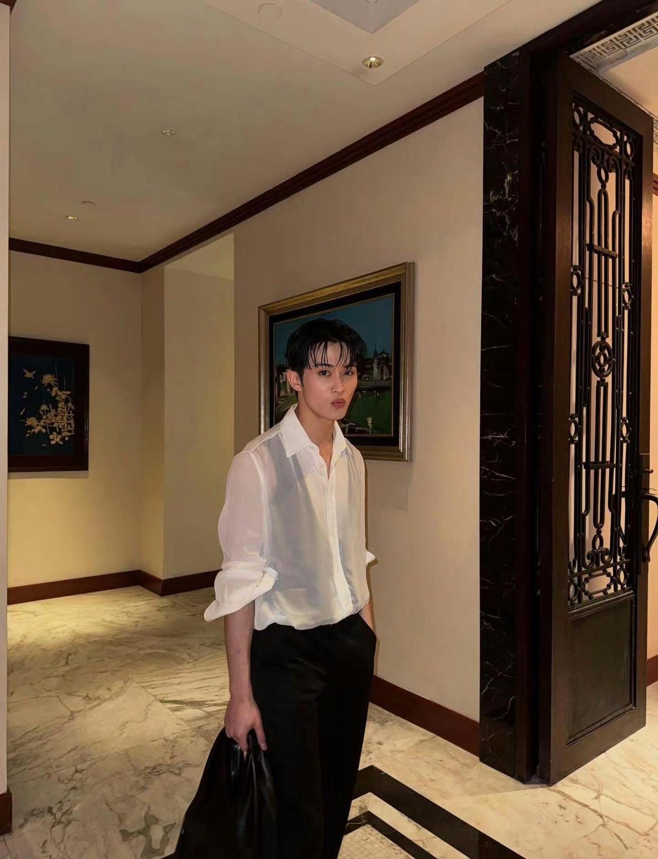 永远交缠在一起吧 头发 命运 我和你型男日常 室内氛围感 复古衬衫搭配 李马克