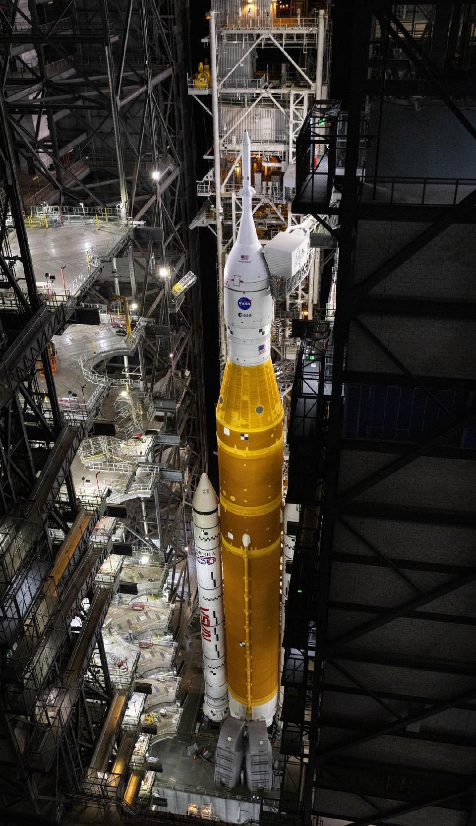 NASA的登月计划又往后推了。

原来他们打算2027年让人再登上月球，现在改了