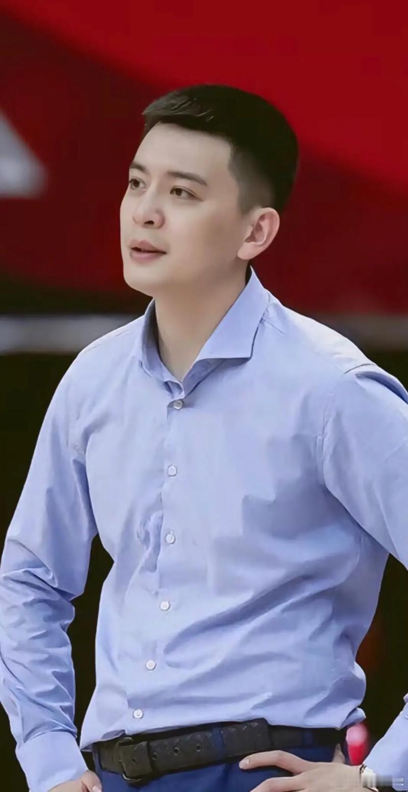 杨鸣篮球 杨鸣：卫冕冠军广厦阵容和外援都是最高级别，辽宁将全力以赴。北京时间今晚