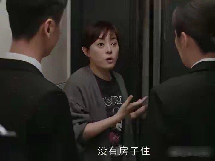 《蛮好的人生》有一个点说不通。蓝洋要起诉胡曼黎赔偿四百万，当时胡曼黎是蓝洋的业务