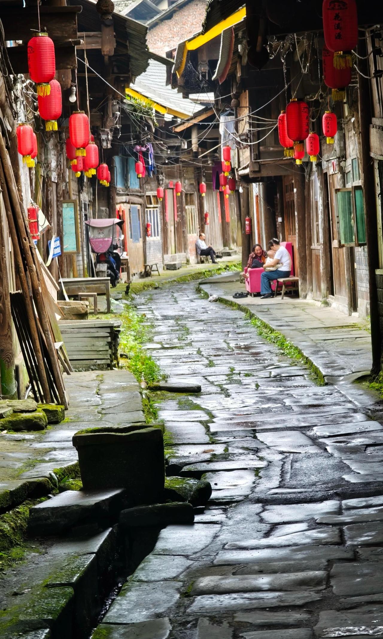 粤北南雄古镇，风光旖旎迷人。北上广都市道路大深，不如回到山村返朴归真。

雨后的