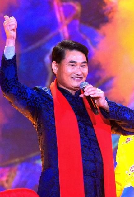 朱之文拒绝原谅：多场演出因举报泡汤，我也要让他头疼！泰安吾悦广场，朱之文演出服换