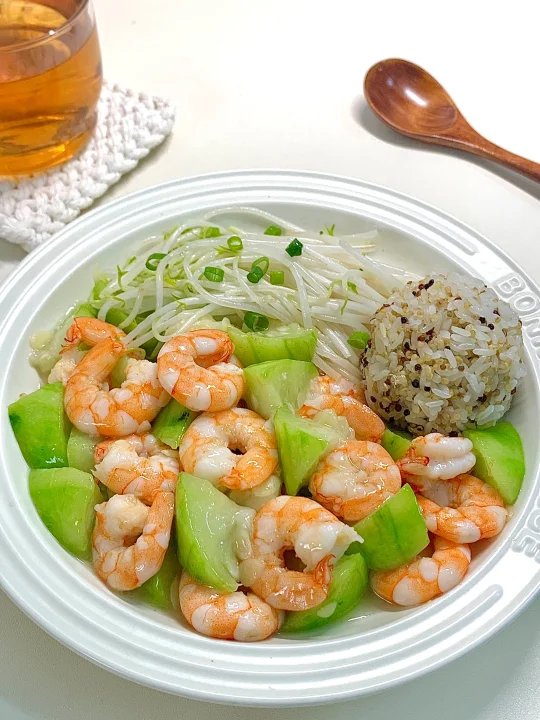 这菜谁也别和我争！我怕你们吃瘦了