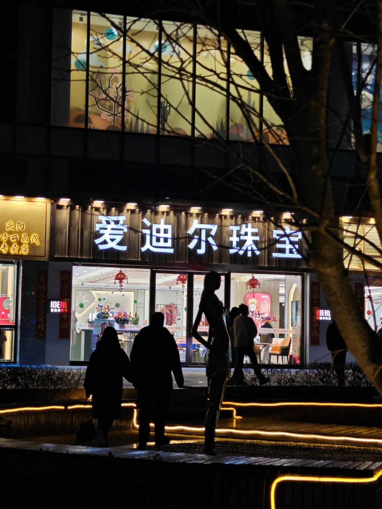 一场突如其来的争吵，我大声宣泄着内心的愤怒：“这种破日子我受够了，还是赶紧离了吧