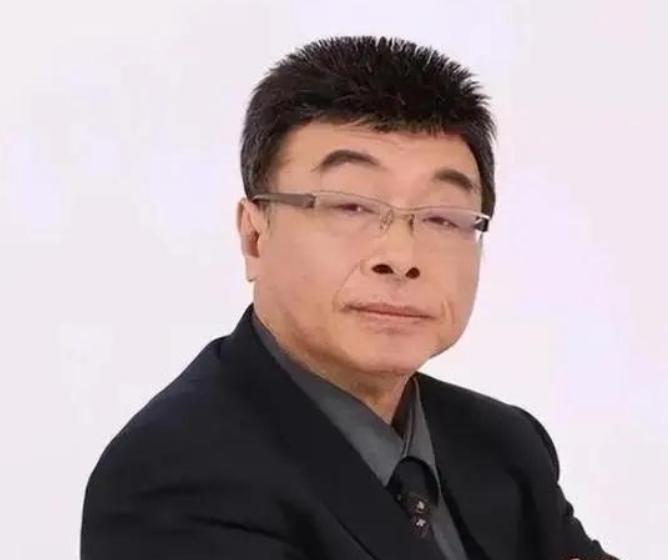 台湾地区知名评论员邱毅：“倘若中国人民解放军踏上中国台湾的土地，中国台湾军队极有