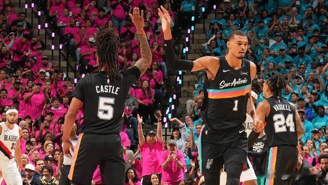 季后赛战力榜：雷霆榜首，马刺&绿军分列二三，开拓者倒二
NBA官方公布本赛季第一