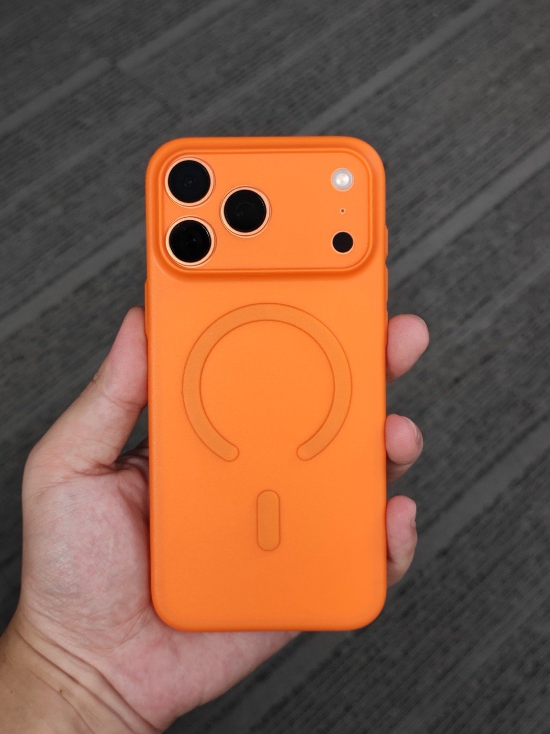新上 iPhone17ProMax、iPhone17Pro 超薄磁吸壳[嘻嘻]够