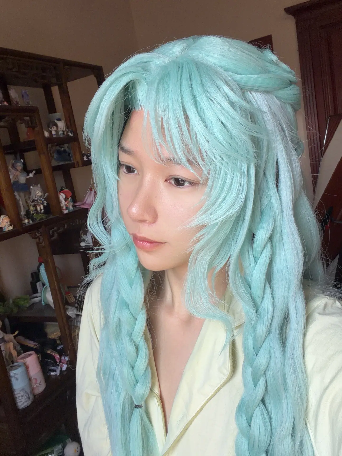 数声风笛离亭晚，君向潇湘我向秦。
