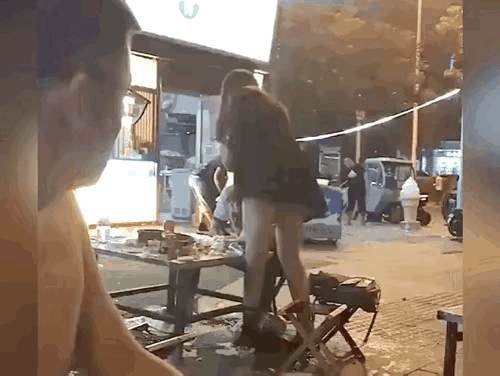 爱的痛了，爱的哭了？世上所谓的爱情 这就是爱叫真爱 爱的真正的意义 感受爱是什么