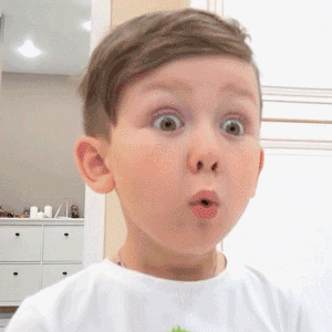 俞浩称早年创业睡地板光膀子干活俞浩早年创业也太拼了，直接睡地板光膀子干活，一点架