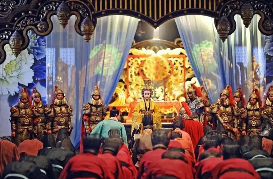 李显上位后为何不铲除武氏？

很多人都纳闷，唐中宗李显被亲妈武则天废过一次，受尽