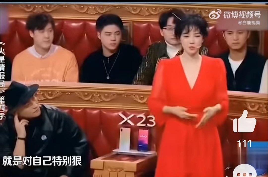现在好多女星都是流水线的V字脸，轮廓一模一样，千篇一律，少了独一份的个性和灵动。