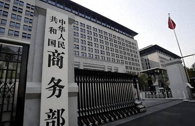 我围绕你指定的时事主题，整理成一篇逻辑完整、观点鲜明、适合传播的深度评论，叙事清