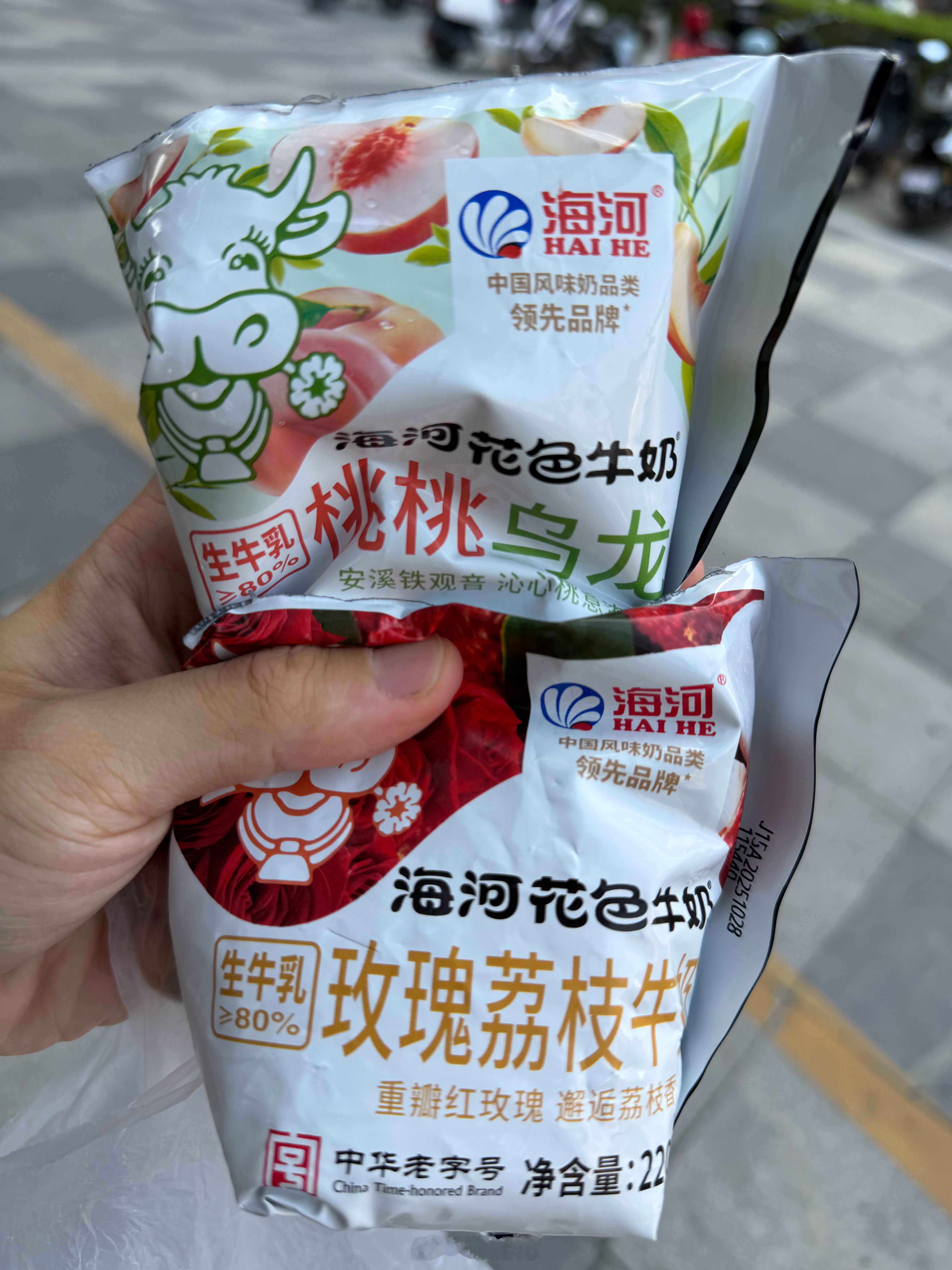 居然在深圳也能买到天津的特产，海河牛奶，尝了一下和阿萨姆奶茶，各位天津的小伙伴，