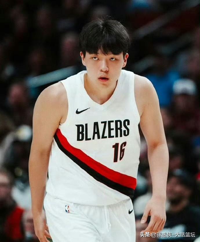 场均17+9却换不来一个轮换位置！开拓者队记一句话，戳破了杨瀚森NBA之路的残酷