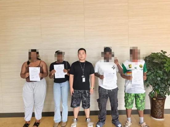 笔骨子有事说事 签证过期还能“温柔以待”？这“大国气度”是不是用错地方了？四川南