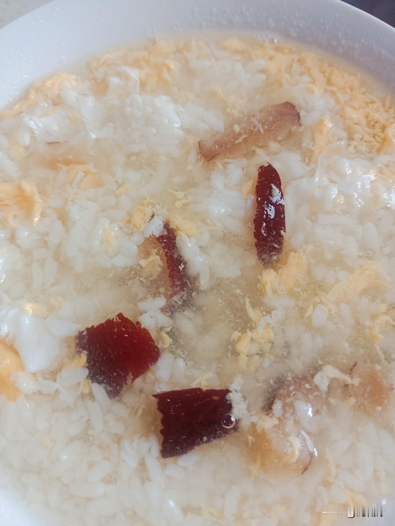 这段时间无聊，自己在家跟着网上的操作酿了甜酒，居然成功了，今天拿来煮了碗甜酒鸡蛋