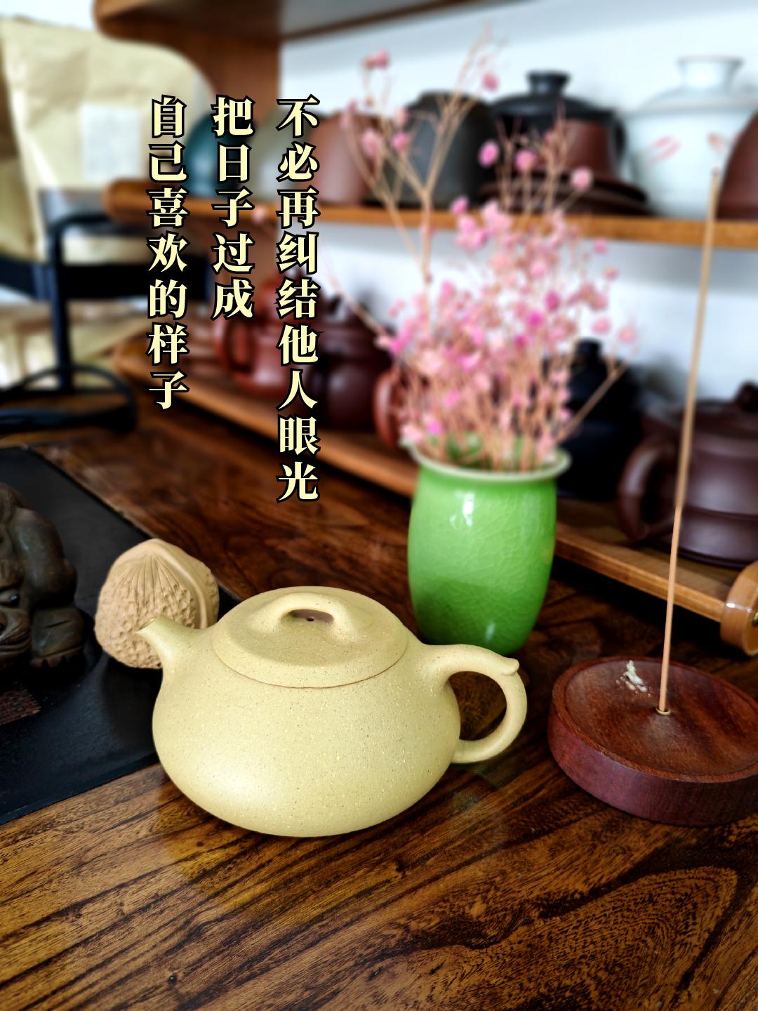 我们曾如此渴望命运的波澜，到最后才发现：人生最曼妙的风景，竟是内心的淡定与从容；