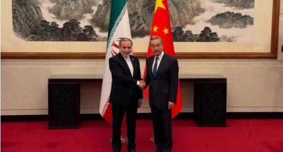 中伊谈完了！伊朗认可中国方案，临走前：王毅给伊外长提了一个醒

伊朗外长连夜坐专