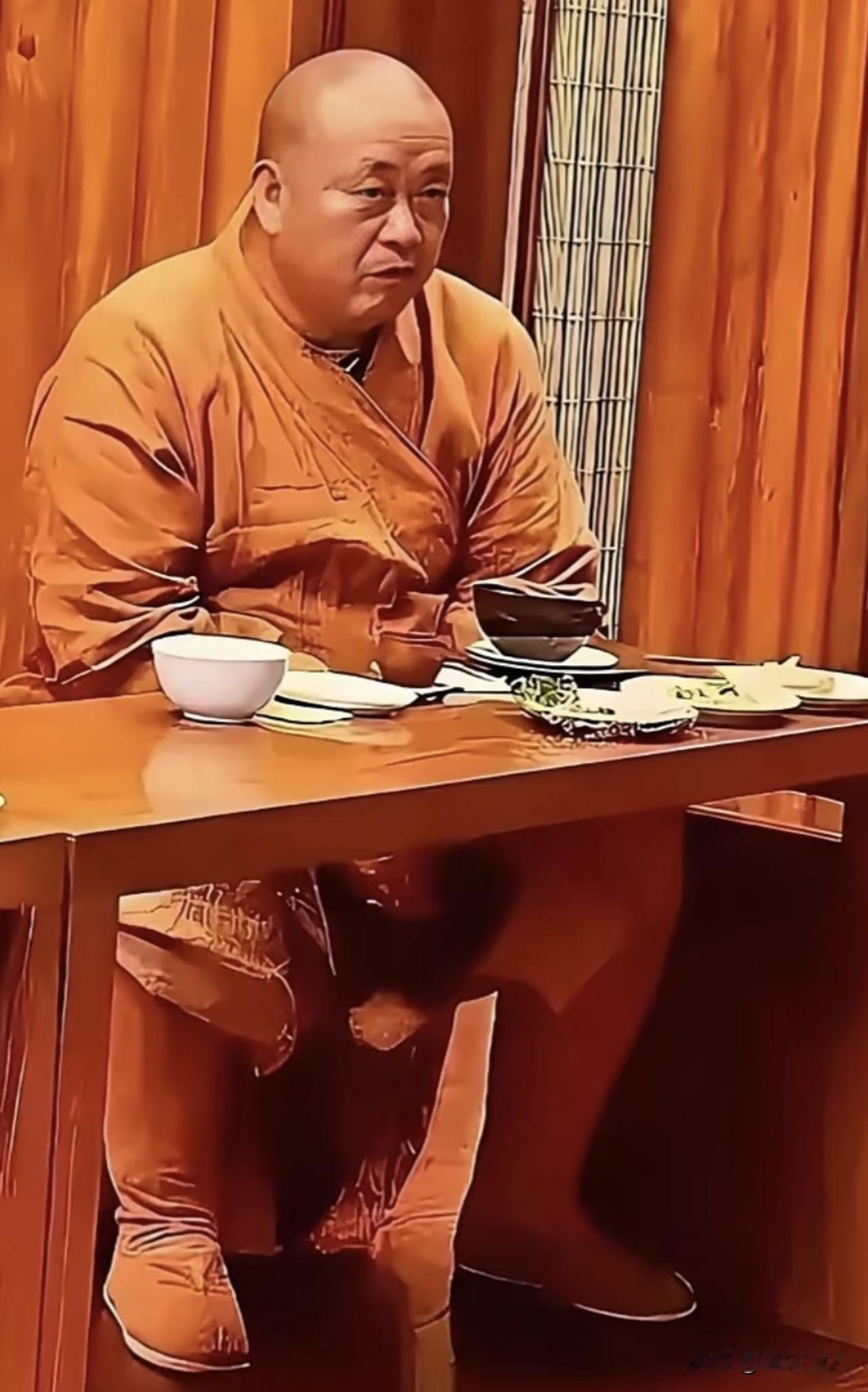 怎么回事？释永信也有茶饭不思的时候。

这是释永信预感自己要“出事”，茶饭不思的