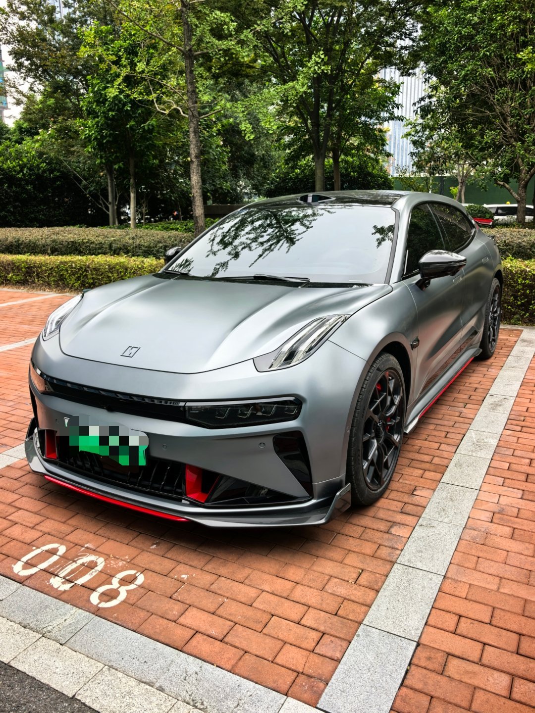 体验了一下001FR在公路上开，这车力气比SU7Ultra大，因为su7u有马力