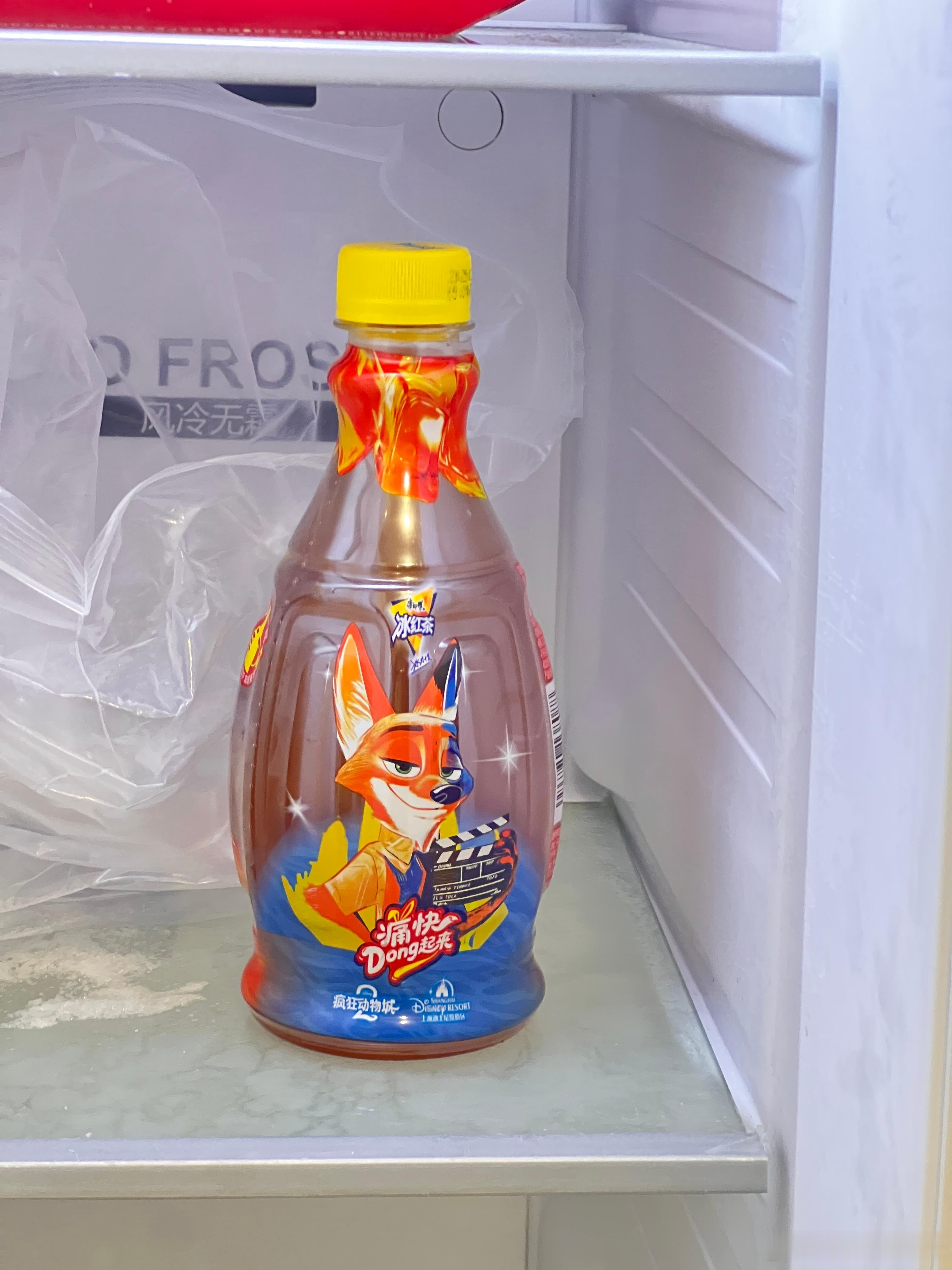 谁懂啊！康师傅冰红茶冻冻茶的快乐根本停不下来！常温喝有果冻的弹牙感，冷冻后冰沙口