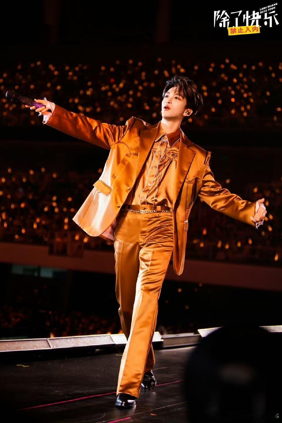 黄子弘凡演我听八卦的反应 谁被黄子弘凡演到了！听八卦全神贯注，三个他同步吃瓜，看