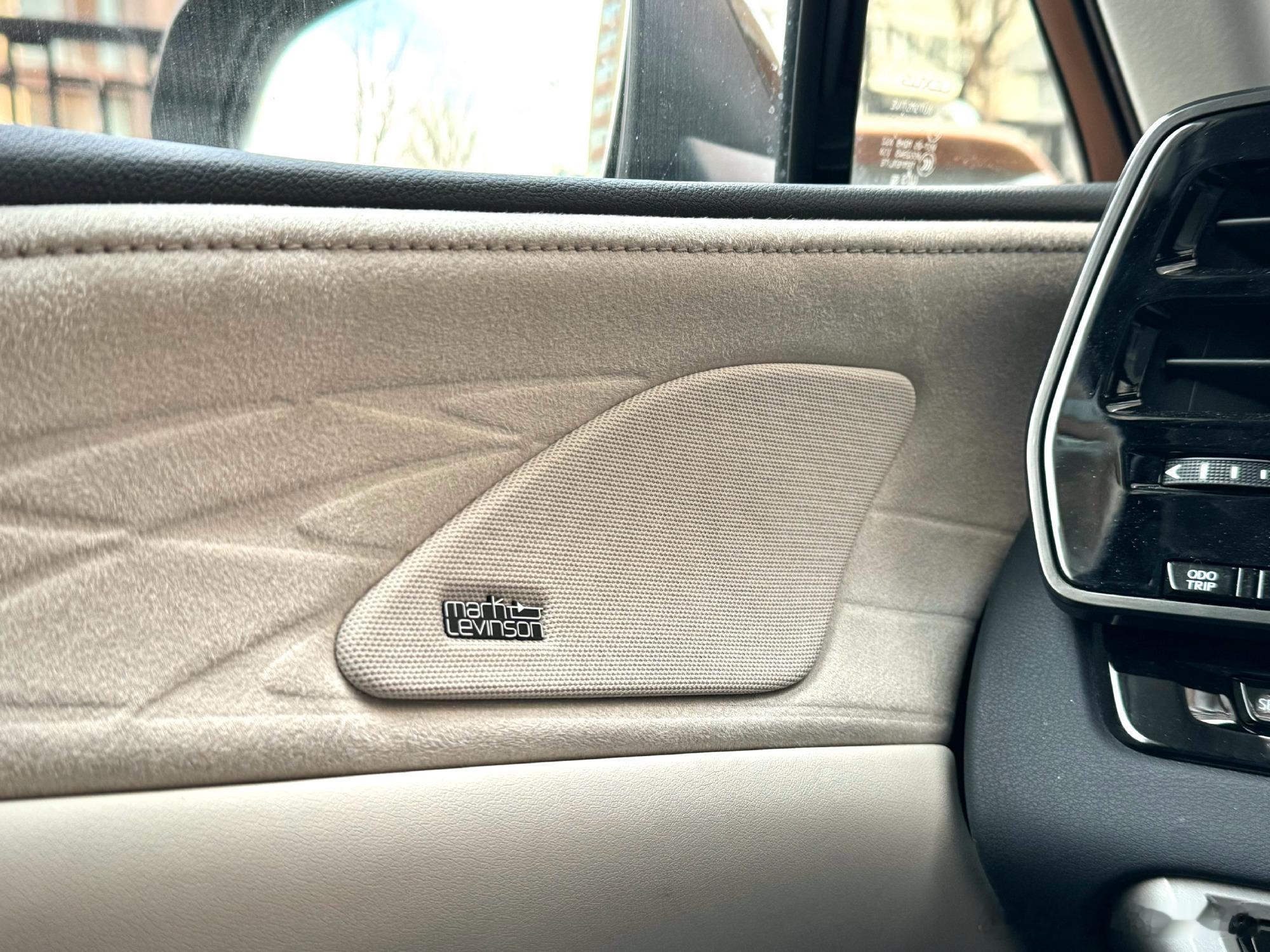 最近开家里车，歌单又回到了人声，突然很想过年时开的那台雷克萨斯RX450h。想念