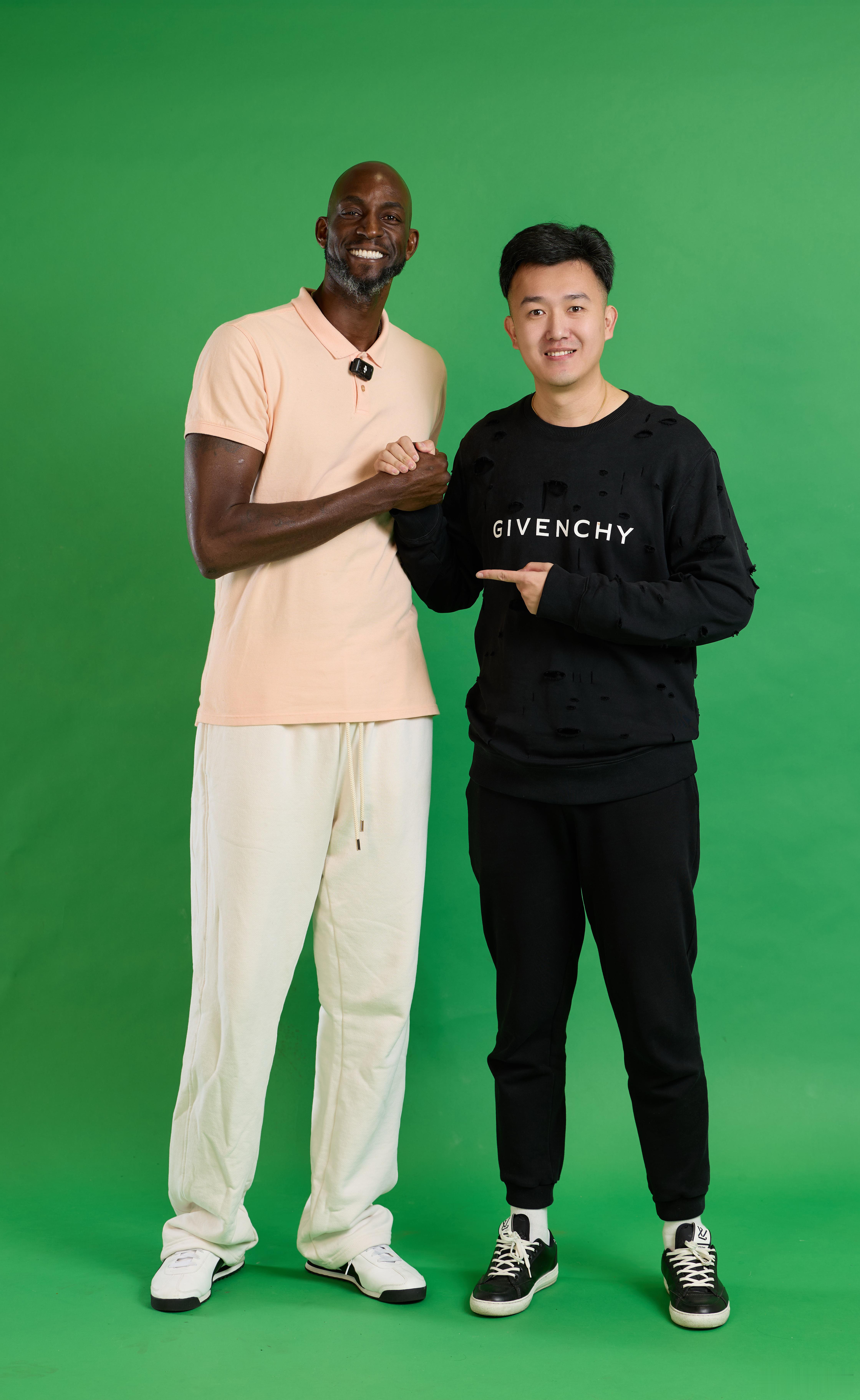 2026新年快乐，最后一天工作日，我在洛杉矶和加内特一起度过。我问加内特，如果从