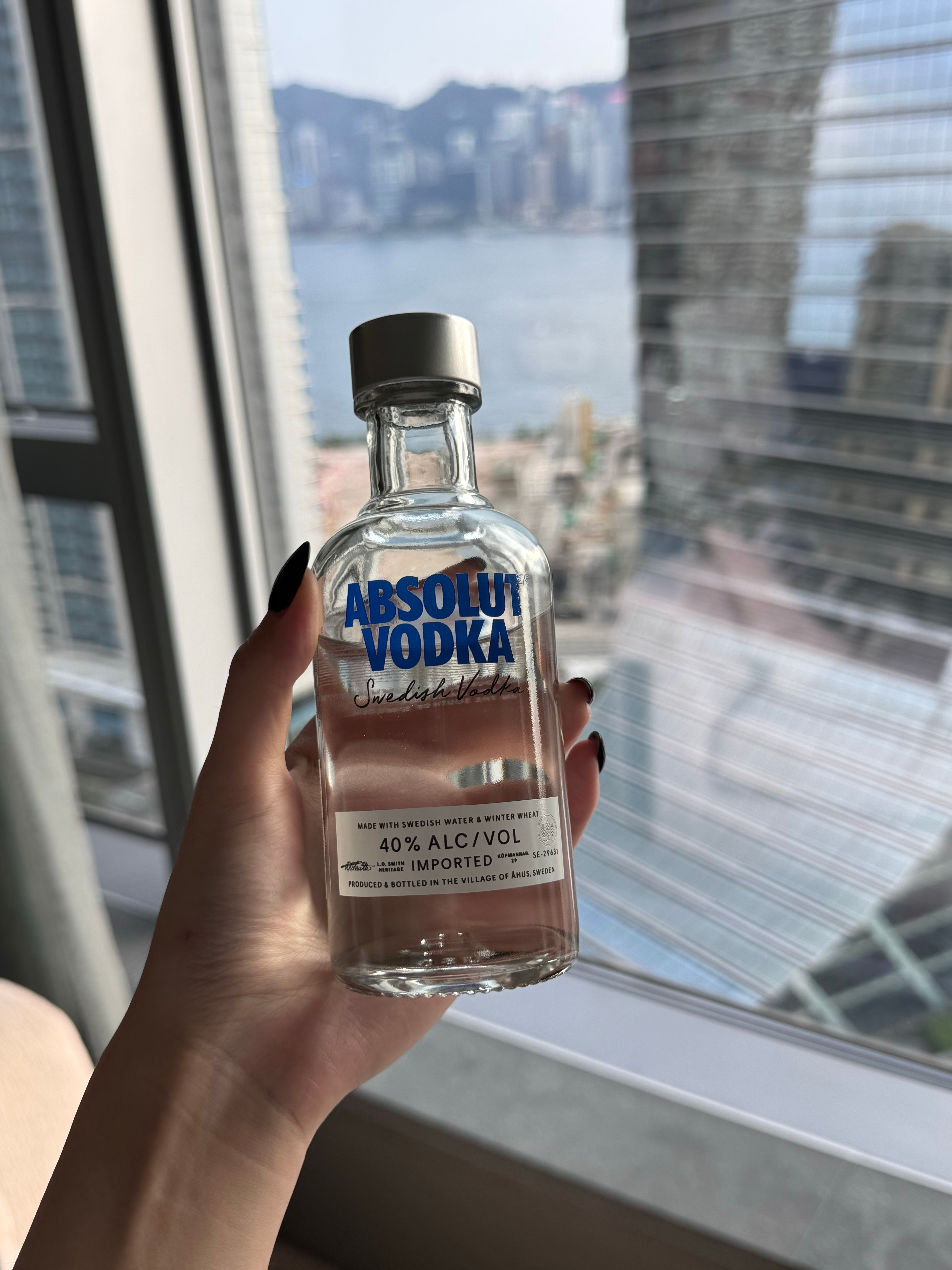 午觉醒来又困又懵我以为是苏打水呢，一口下去浓浓酒精味，那一瞬间以为是消毒酒精差点