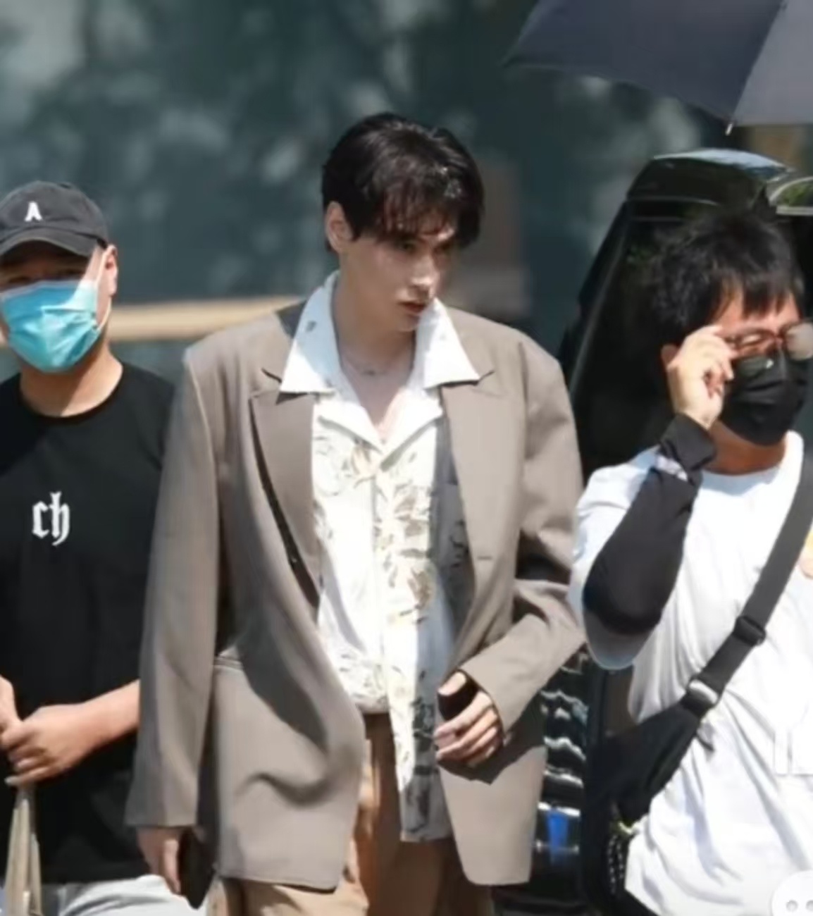 田栩宁花衬衫路透田栩宁花衬衫西装上班田栩宁花衬衫路透，不错不错，[拜托][拜托]