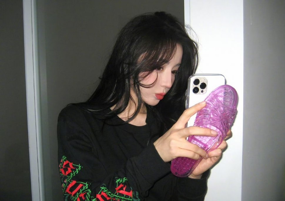 迪丽热巴今日六宫格营业，好养眼啊 