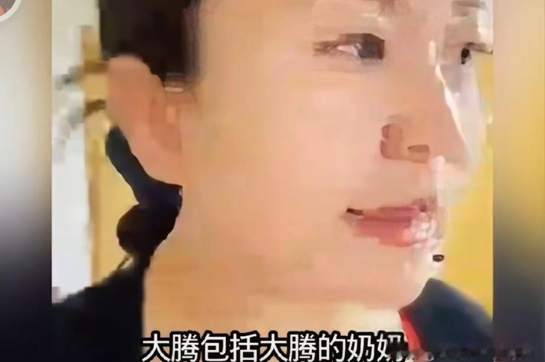 老杨的大儿子，被妈妈推在了父亲的位置，照顾弟弟，对错难辨。
     老杨，这个