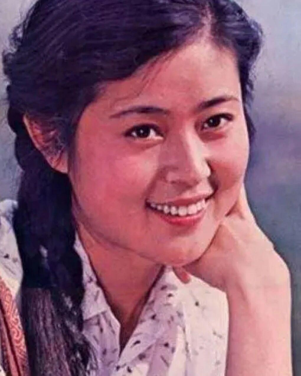 人无论再怎么被爱，都会挂念着那些没得到的爱；影响一个人的，不是得到的东西，而是那