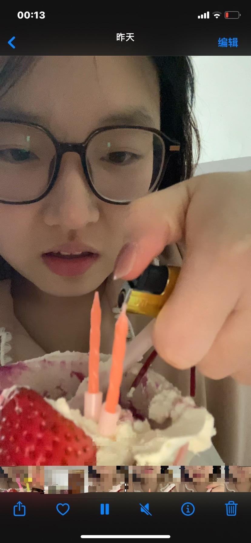 破打火机点不着蜡烛 还没点着已经听见外边已经噼里啪啦放烟花了 点了四分钟也没点着